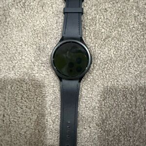 Black Samsung galaxy watch 6 classic Smartwatch with charger